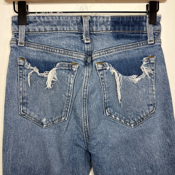 Abercrombie & Fitch Distressed High RIse Mom Jeans - Picture 5 of 12